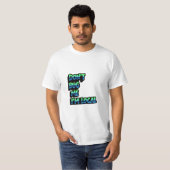 Don’t Bug Me I Am Local – Retro Rainbow Typography T-Shirt (Vorne ganz)