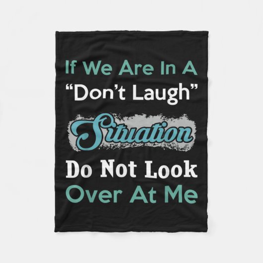 Don’t Laugh Situation Dont Look Over At Me Funny Q Fleecedecke (Vorderseite)