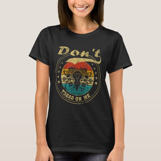 Don’t Tread On Me Uterus T-Shirt (Vorderseite)