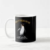Don Tree auf Pinguinen, Steuern Penguin Funny Meme Kaffeetasse (Links)
