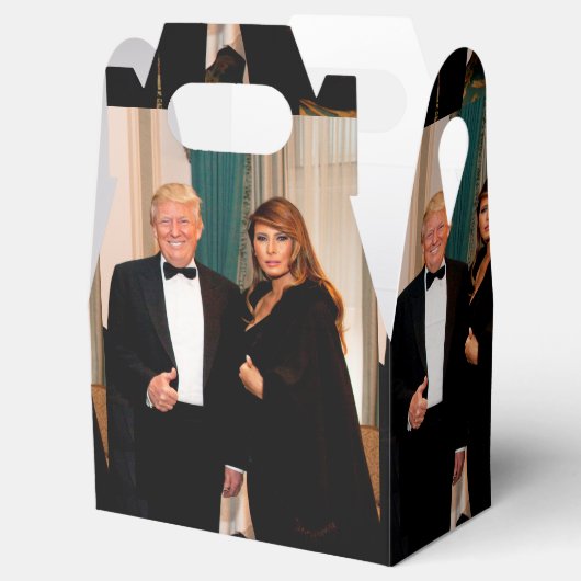 Donald & Melania Trump Geschenkschachtel (Geöffnet)