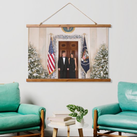 Donald & Melania Trumps Weihnachtsweißhaus Wandteppich Mit Holzrahmen (Wohnzimmer)