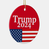 Donald Trump 2024 Amerikanische Flagge auf der Rot Keramik Ornament (Rechts)