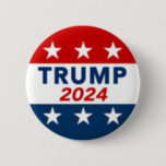 Donald Trump 2024 Button<br><div class="desc">Zeigen Sie ihnen,  dass Sie unseren bevorzugten Präsidenten unterstützen,  während er 2024 mit einem Donald J. Trump-Knopf einen weiteren Präsidentschaftswahlkampf macht.</div>