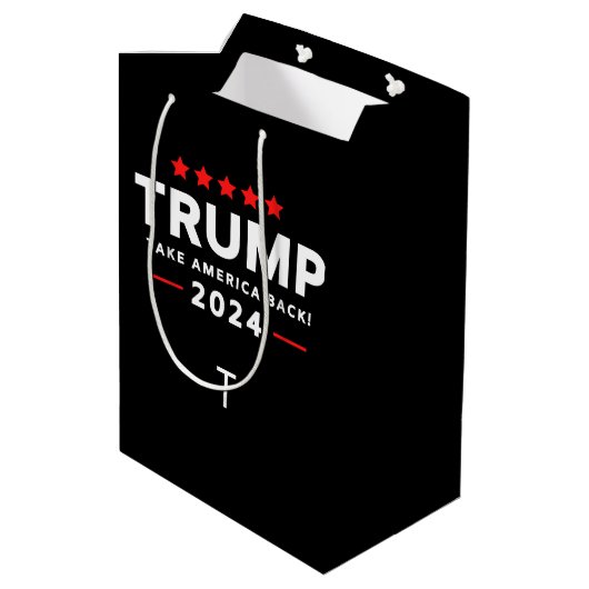 Donald Trump 2024 nimmt die Wahlen in Amerika zurü Mittlere Geschenktüte (Rückseite Schrägansicht)