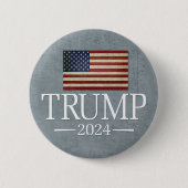 Donald Trump 2024 - Vintage amerikanische Flagge Button (Vorderseite)