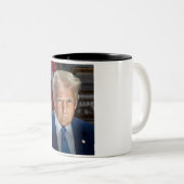 Donald Trump 2025 US-Präsident Portrait Zweifarbige Tasse (VorderseiteRechts)