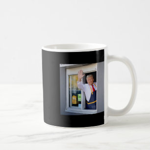 Donald Trump baut den Fry Station und hält einen D Kaffeetasse