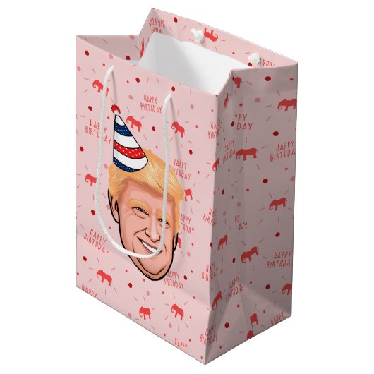 DONALD TRUMP BIRTHDAY MITTLERE GESCHENKTÜTE (Vorderseite Schrägansicht)