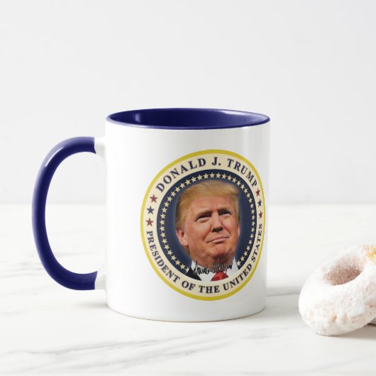 Donald Trump Einweihung Gold Stars Souvenir Tasse (Mit Donut)