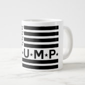 Donald Trump Flag 2024 bringt Amerika zurück Jumbo-Tasse (Vorderseite Rechts)