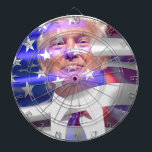 Donald Trump-Flagge Dartscheibe<br><div class="desc">"donald trump American Flag""Wahl 2016",  "American Flag", " donald trump""pro trump""pro donald trump", " trump-Präsident""trump 2016", "trump 2020", "trump 2024",  "trump 2028", merware ,  Murica,  " Tee-Party",  politische Regierung,  Potus,  Präsident,  "rot-weiß blau",  Republikaner,  Trump,  US-Wahl,  konservativ überstellt unisex</div>