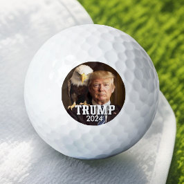 Donald Trump-Foto 2024 - Glatzenadler auf Schulter Golfball