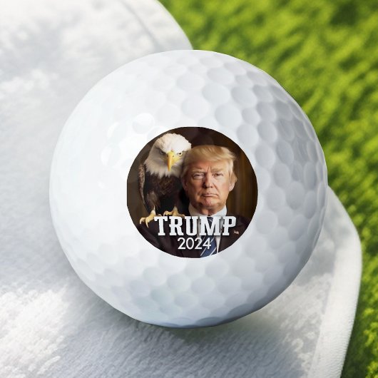 Donald Trump-Foto 2024 - Glatzenadler auf Schulter Golfball