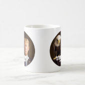 Donald Trump-Foto 2024 - Glatzenadler auf Schulter Kaffeetasse (Mittel)