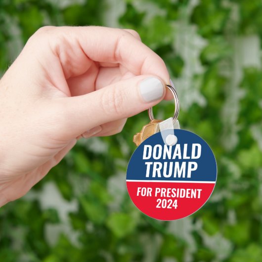 Donald Trump für Präsident 2024 Pinback Button Schlüsselanhänger (Hand)