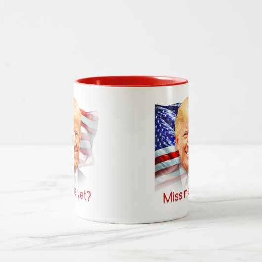 Donald Trump hat mich doch verfehlt? Zweifarbige Tasse (Mittel)