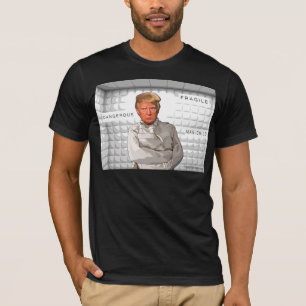 Donald Trump in einem Zwangsjackemalerei T-Shirt
