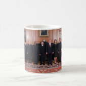 Donald Trump mit den Richtern am Obersten Gerichts Kaffeetasse (Mittel)