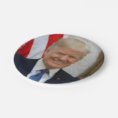 Donald Trump Präsidentenportrait Pappteller (Schrägansicht)