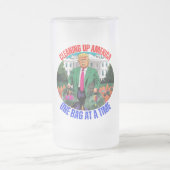 DONALD TRUMP-REINIGUNG AMERIKAS EINEN BEUTEL NACH MATTGLAS BIERGLAS (Mittel)