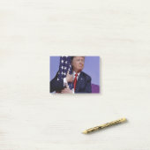 Donald Trump und die US-Flagge Post-it Klebezettel (Auf Schreibtisch)