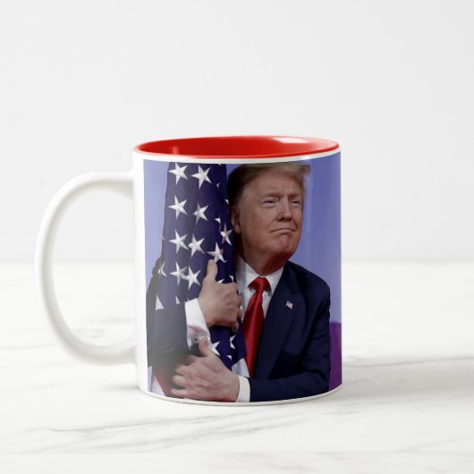 Donald Trump und die US-Flagge Zweifarbige Tasse (Links)
