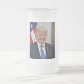 Donald Trump US-Präsident Weiße Haus MAGA 2024 Mattglas Bierglas (Mittel)