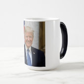 Donald Trump US-Präsident Weiße Haus MAGA 2024 Verwandlungstasse (VorderseiteRechts)