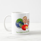 Donald- Trumperbsen auf Männern des Erdgouda-Rad-2 Kaffeetasse (Links)
