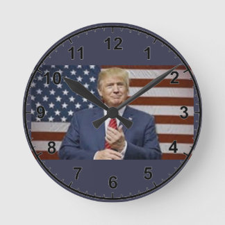 Donald- Trumpflagge Runde Wanduhr