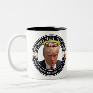 Donald Trumps Mugshot zu Ruhm Zweifarbige Tasse