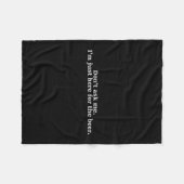Don't Ask Me I'm Just Here For The Beer Funny Humo Fleecedecke (Vorderseite (Horizontal))