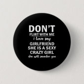 Don't Flirt With Me My Girlfriend Is Crazy Funny Button (Vorderseite)