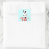 Don't hello my dog! quadratischer aufkleber (Tasche)