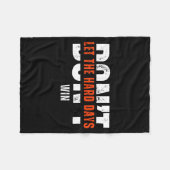 Don't Let The Hard Days Win Quote  Fleecedecke (Vorderseite (Horizontal))