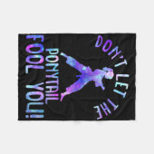 Dont Let The Ponytail Fool You Funny For Karate Gi Fleecedecke (Vorderseite (Horizontal))