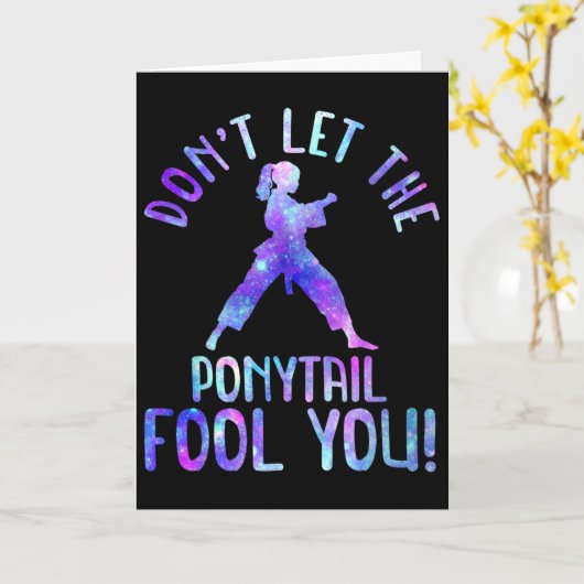 Dont Let The Ponytail Fool You Funny For Karate Gi Karte (Gelbe Blume)