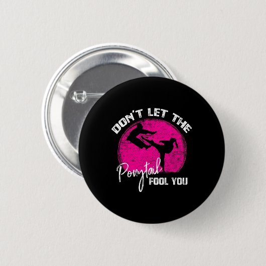 Dont Let The Ponytail Fool You Funny Karate Gift  Button (Vorne & Hinten)