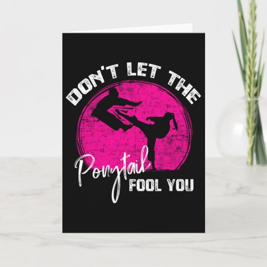Dont Let The Ponytail Fool You Funny Karate Gift  Karte (Vorderseite)