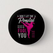 Dont Let The Ponytail Fool You Funny Karate Girl  Button (Vorderseite)