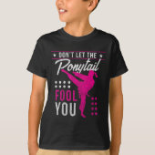 Dont Let The Ponytail Fool You Funny Karate Girl T-Shirt (Vorderseite)