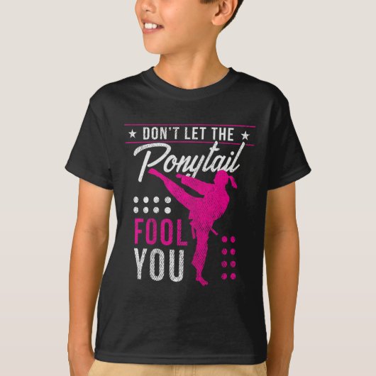 Dont Let The Ponytail Fool You Funny Karate Girl T-Shirt (Vorderseite)