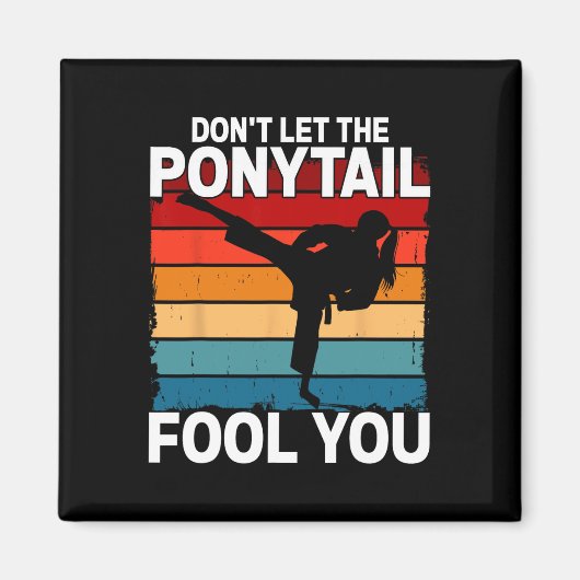 Don't Let The Ponytail Fool You Girl Women Karate Magnet (Vorne)