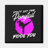 Dont Let The Ponytail Fool You I Funny Karate  Magnet (Vorne)