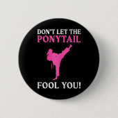 Don't Let The Ponytail Fool You Karate Fighter Mar Button (Vorderseite)