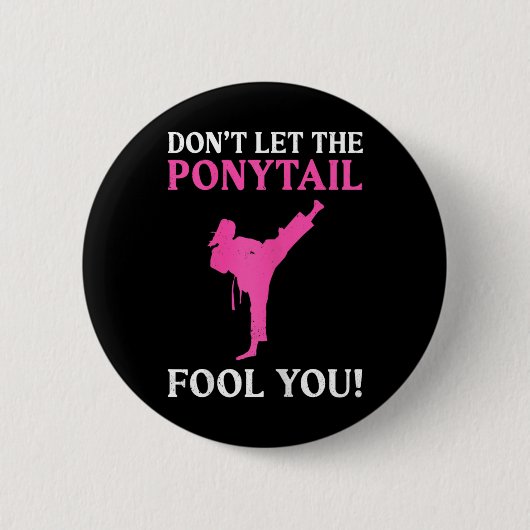 Don't Let The Ponytail Fool You Karate Fighter Mar Button (Vorderseite)