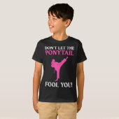 Don't Let The Ponytail Fool You Karate Fighter Mar T-Shirt (Vorne ganz)