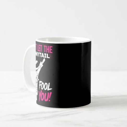 Don't Let The Ponytail Fool You Karate Funny Karat Kaffeetasse (Vorderseite Links)