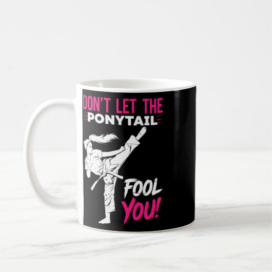 Don't Let The Ponytail Fool You Karate Funny Karat Kaffeetasse (Links)